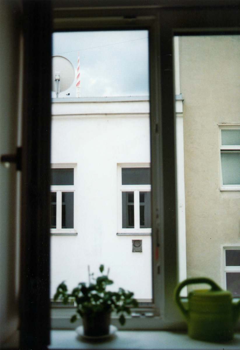 window white house during daytime wien